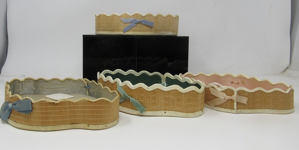 4 shaker dimond shaped trays